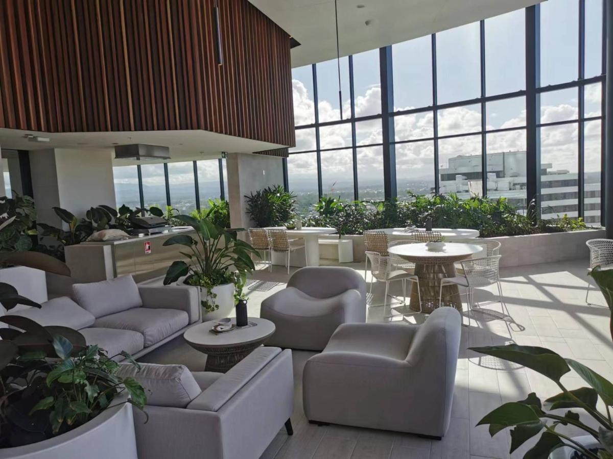 2 Bedroom Luxurious Family On 40th Floor With Amazing Ocean Coastline Broadbeach Gc40 Apartment